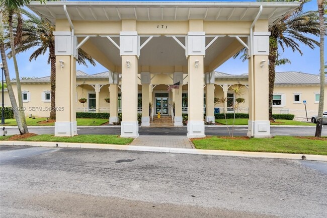 Building Photo - 230 SE 29th Ave