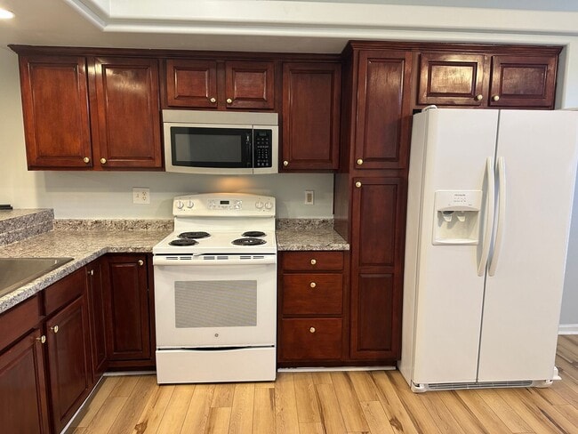 Building Photo - Beautiful 3 BR, 2 Bath House! Finished Garage, Fenced Backyard, Masterson Station Area
