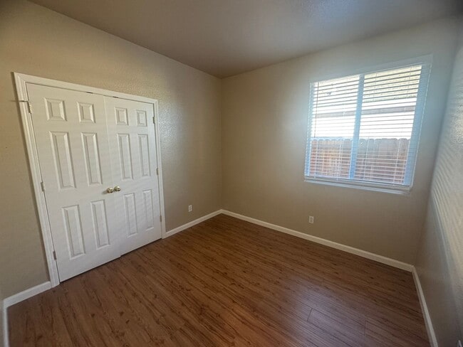 Building Photo - Spacious 4 Bedroom Home in Elk Grove