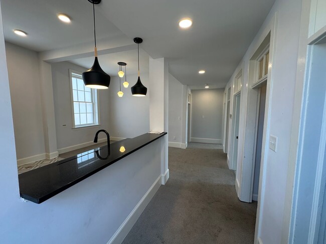Building Photo - Charming 2 Bed 1 Bath Apartment in Downtown Fredericksburg