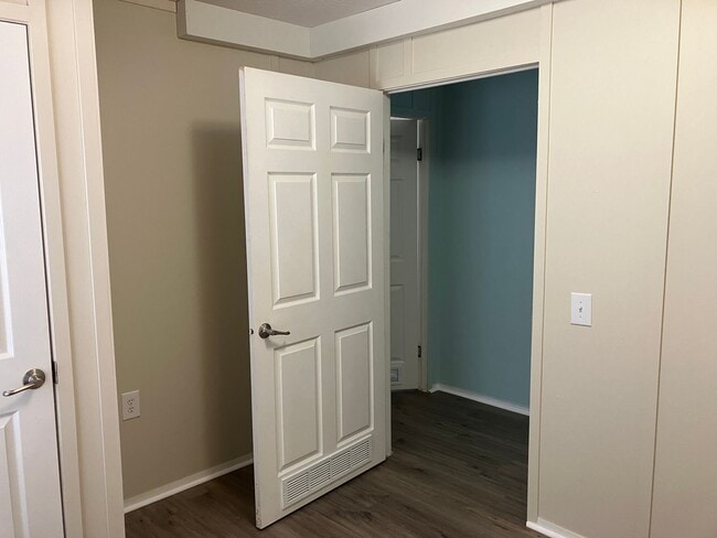 Building Photo - Single wide trailer on block foundation - ...