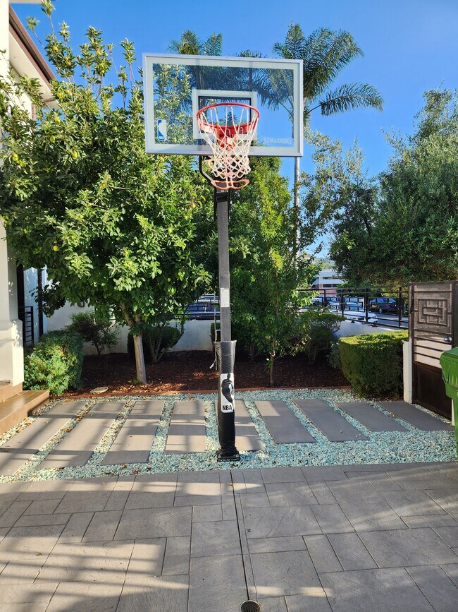 Basketball hoop - 4440 Katherine Ave