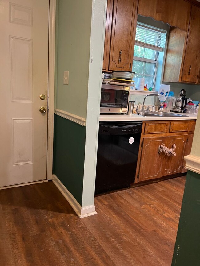 Building Photo - 2 bedroom, 2 bath duplex in Sleepy Creek o...