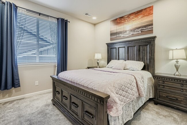 Building Photo - 8990 Birch Run Dr