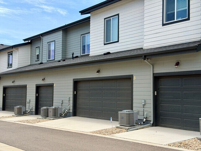 Building Photo - 2120 Falling Leaf Dr