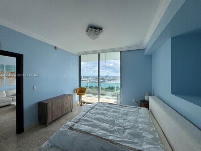 Building Photo - 900 Biscayne Blvd