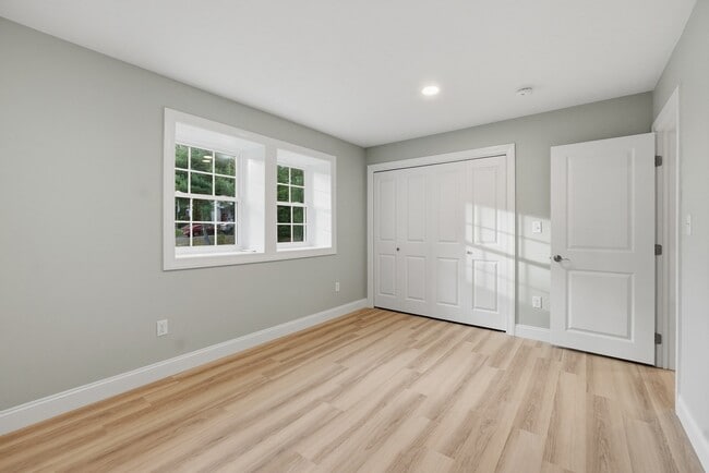 Building Photo - 104 Hilltop Dr