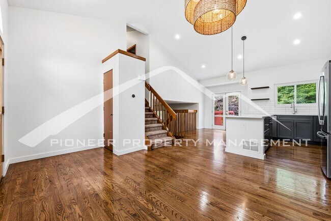Building Photo - Spacious Home with Washer/Dryer and Central AC