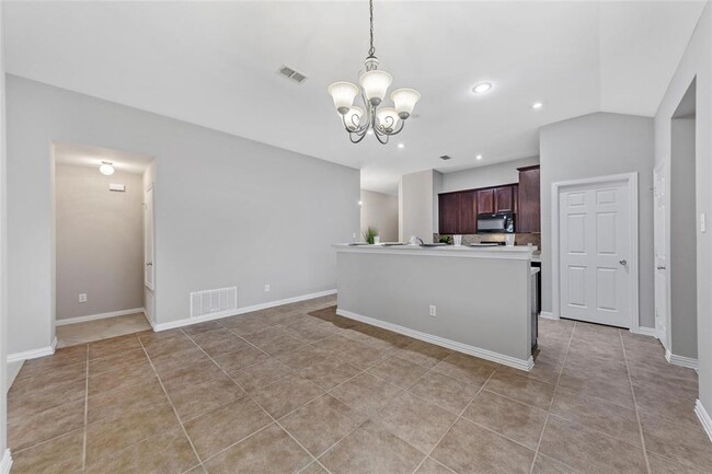 Building Photo - 922 Fulbourne Dr