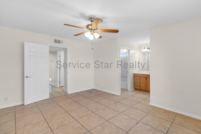 Building Photo - 3812 W Loma Ln