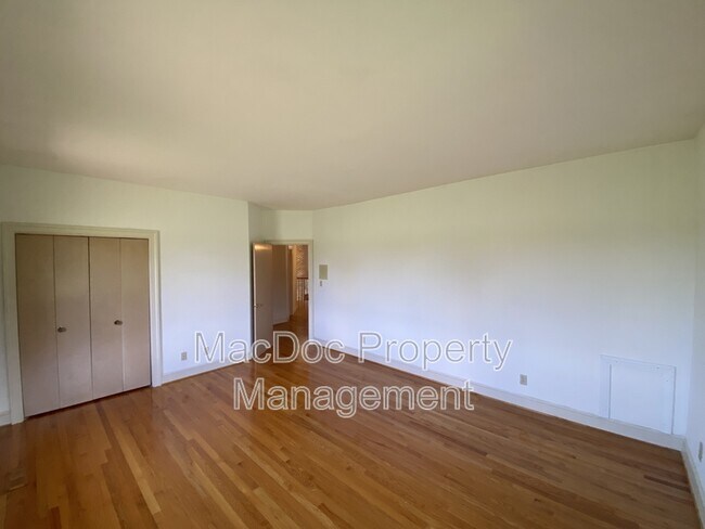 Building Photo - 11225 N Club Dr