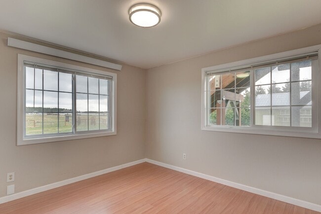 Building Photo - 3 Bed 2 Bath Country living (Landscaping I...
