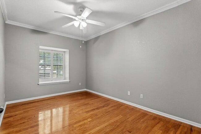 Building Photo - 10819 Crown Colony Dr