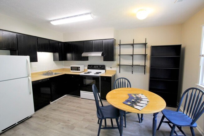 Building Photo - 1216 Mountain View Dr