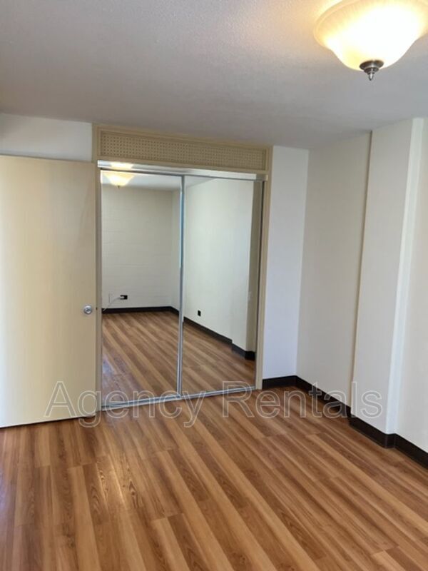 Building Photo - 1519 Nehoa St