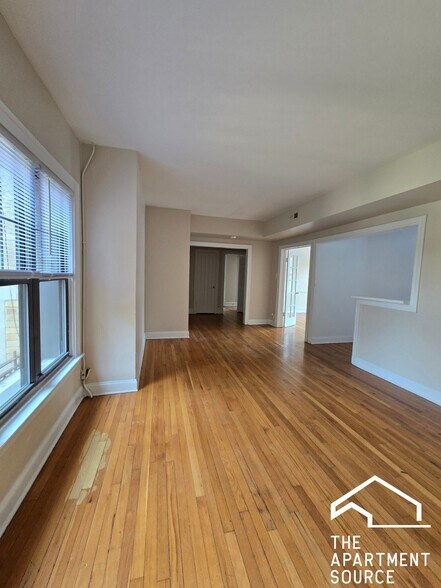 Building Photo - 927 Forest Ave