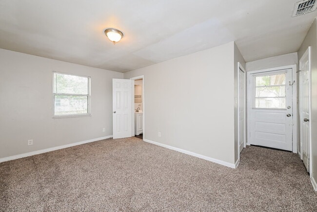 Building Photo - 3041 Detroit Cir N