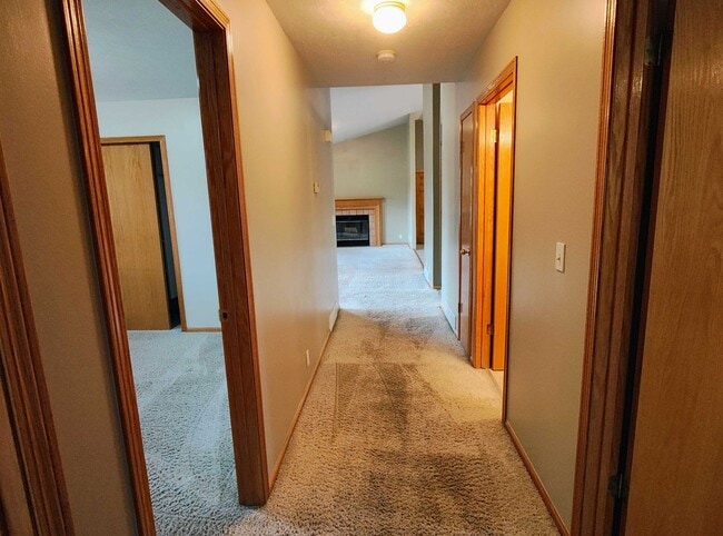 Building Photo - 5 BD 3 BA 2900 sq ft HOME IN DRAPER.