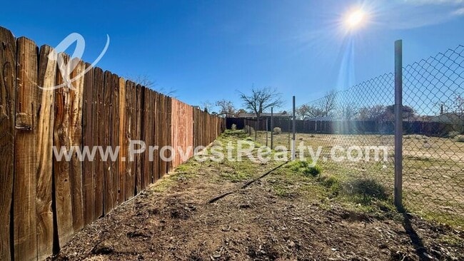 Building Photo - 16657 Kayuga St