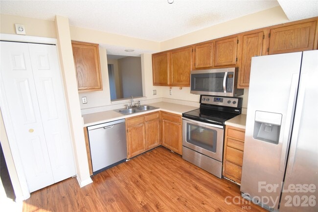 Building Photo - 108 Water Oak Dr