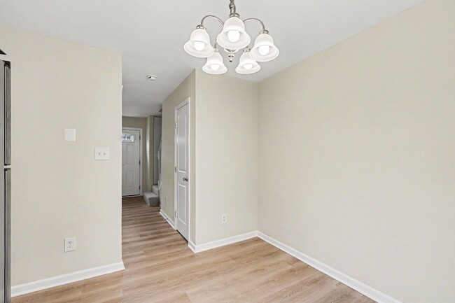 Building Photo - Updated 2BR Townhome Minutes from Central Park & Mary Washington Hospital!