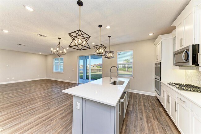 Building Photo - 13827 Green Hammock Pl