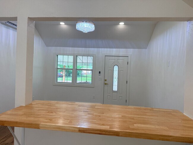 Building Photo - Cute 2 bedroom home in Prague!