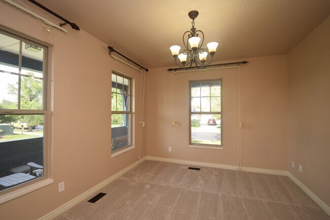Building Photo - Stunning 6 bedroom 3 bathroom home in Daybreak South Jordan!!!
