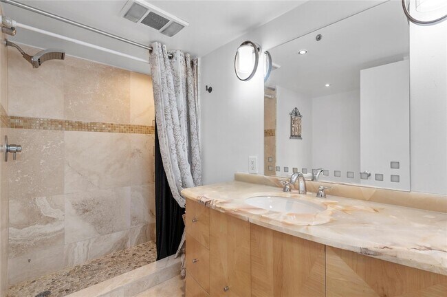 Building Photo - 3850 Galt Ocean Dr