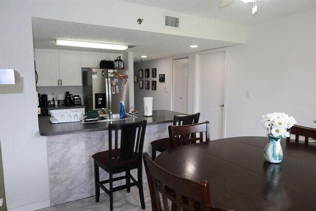 Building Photo - 9470 Tangerine Pl