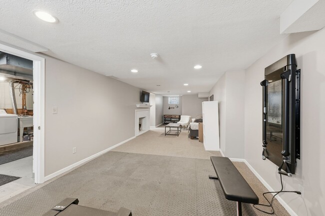 Building Photo - 2088 Zollinger Rd