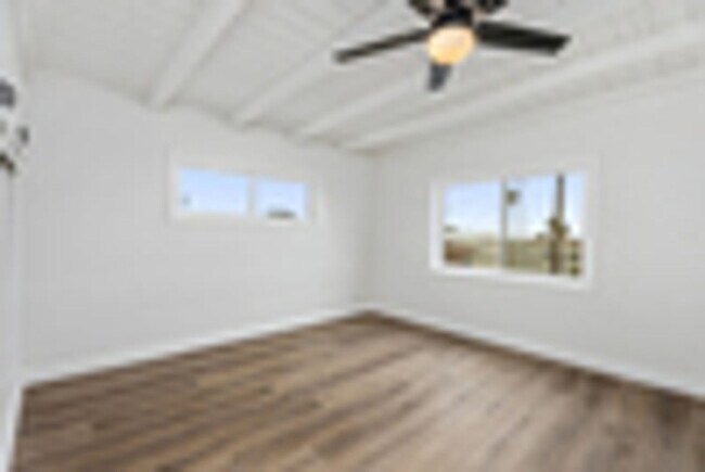 Building Photo - 303 S Ola Vista