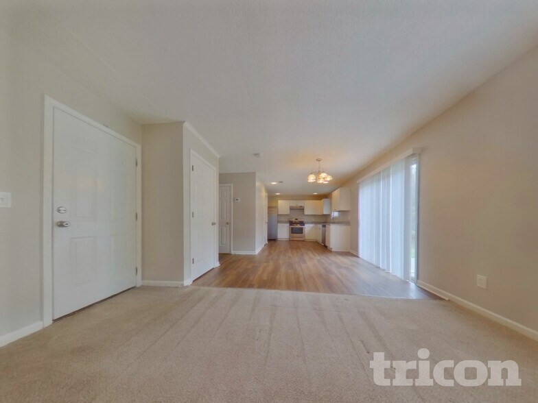 Building Photo - 693 Grandview Cir