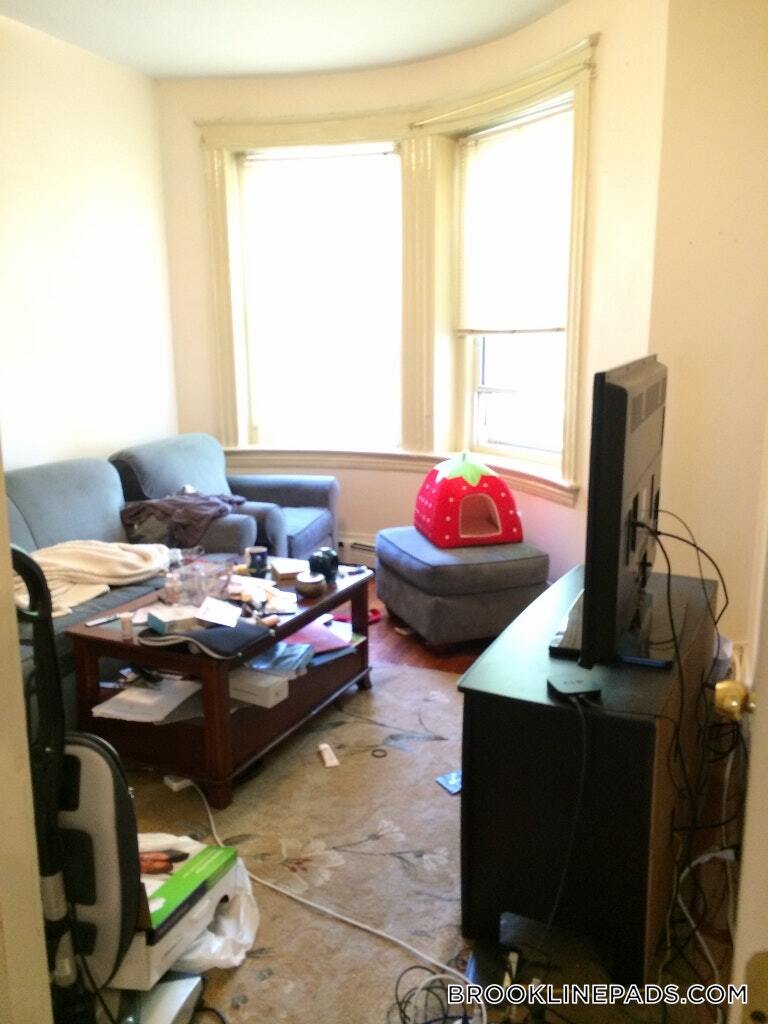 Building Photo - 208 Winthrop Rd