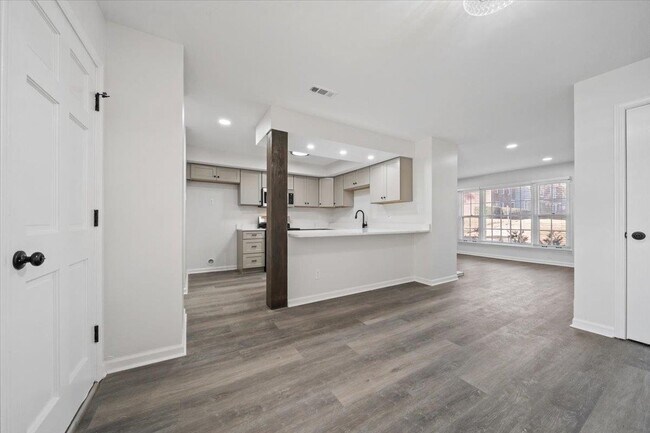 Building Photo - 5432 Gatehouse Dr