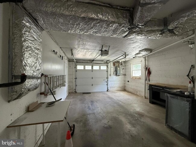 Building Photo - 9209 E Parkhill Dr