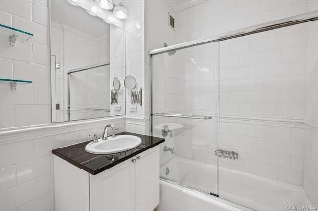 Building Photo - 1 Scarsdale Rd