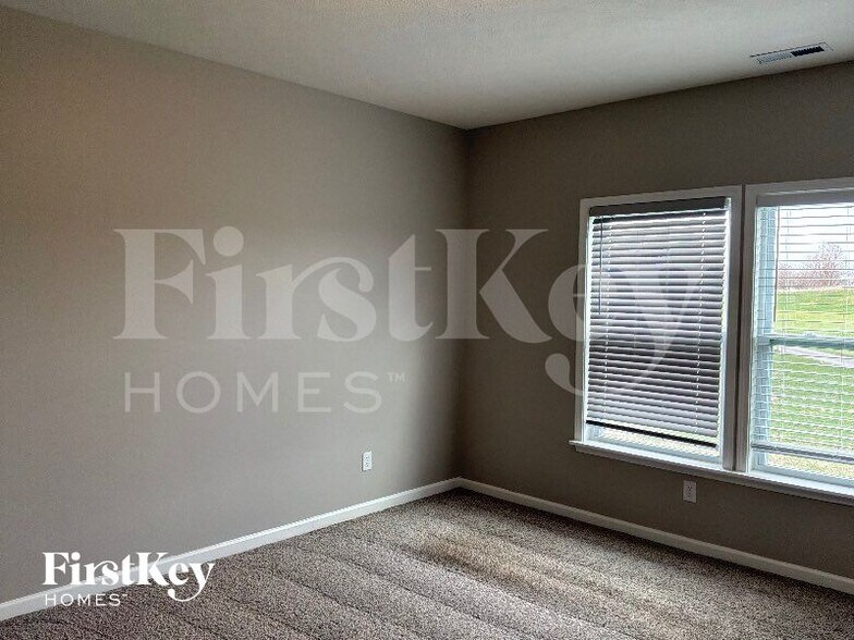 Building Photo - 221 St Andrews Ave