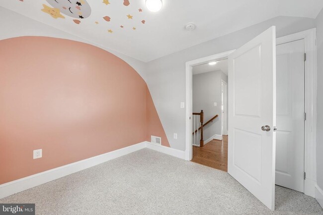 Building Photo - 2111 32nd Pl SE