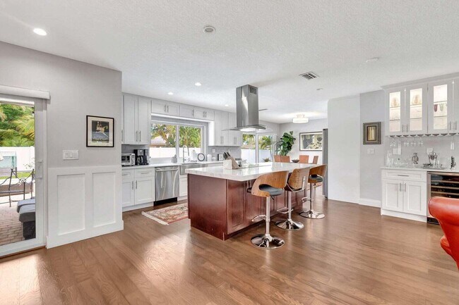 Building Photo - 5660 Golfway Dr