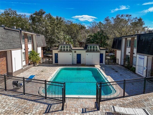 Building Photo - 1700 SW 16th Ct