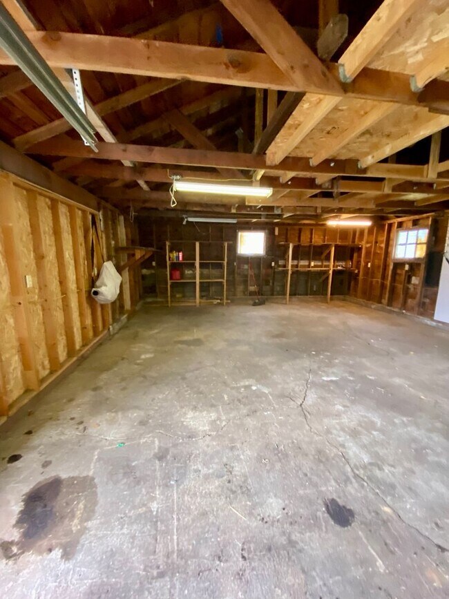 Building Photo - 15721 Main St E