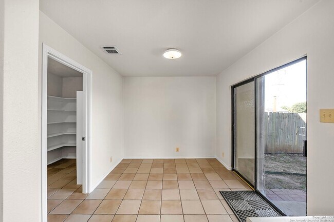 Building Photo - 9711 Diamond Cliff Dr
