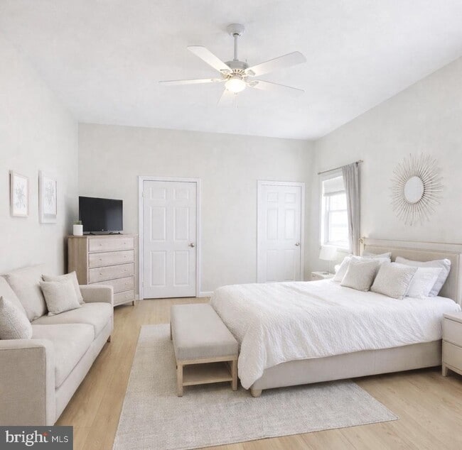 Building Photo - 125 Maple St