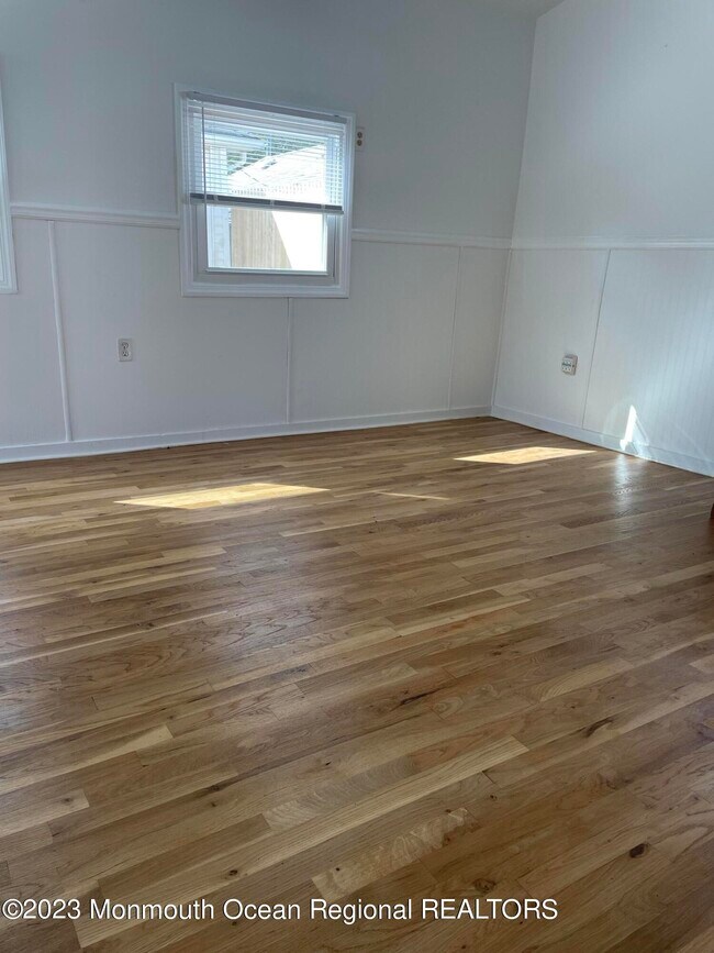 Building Photo - 237 Seabreeze Ave