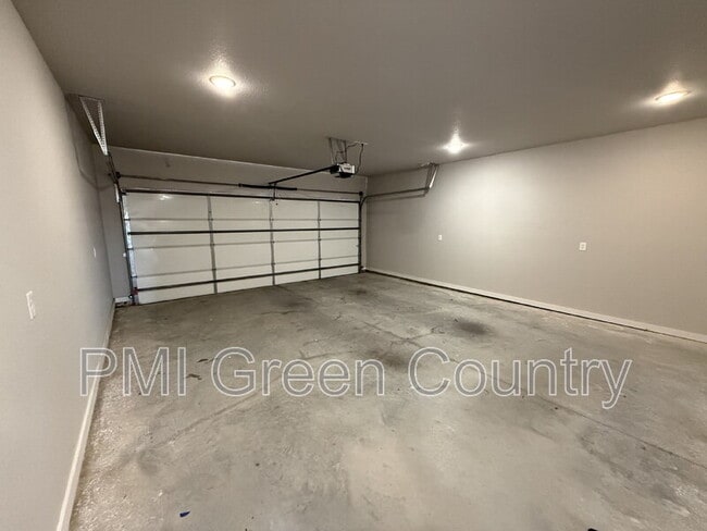 Building Photo - 13513 S Mingo Rd