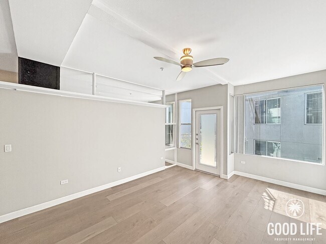 Building Photo - Sleek 1B/1BA Condo in the Heart of Marina District with A/C, In-Unit W/D & Reserved Parking!