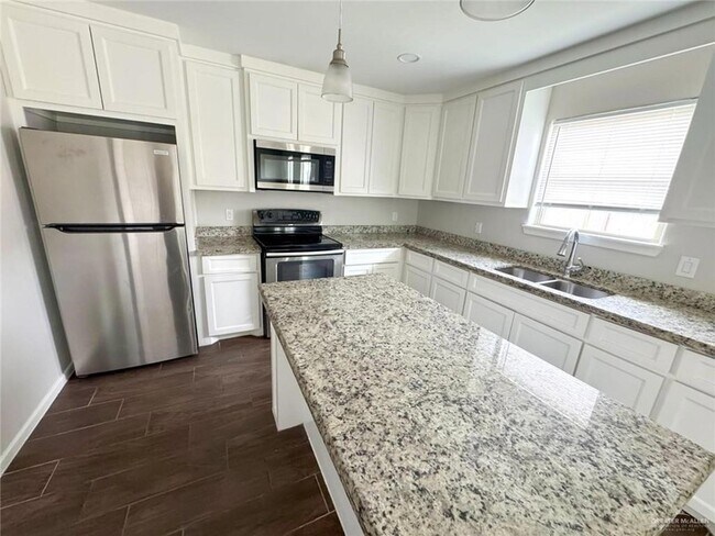 Building Photo - 1304 Alta Vista Dr