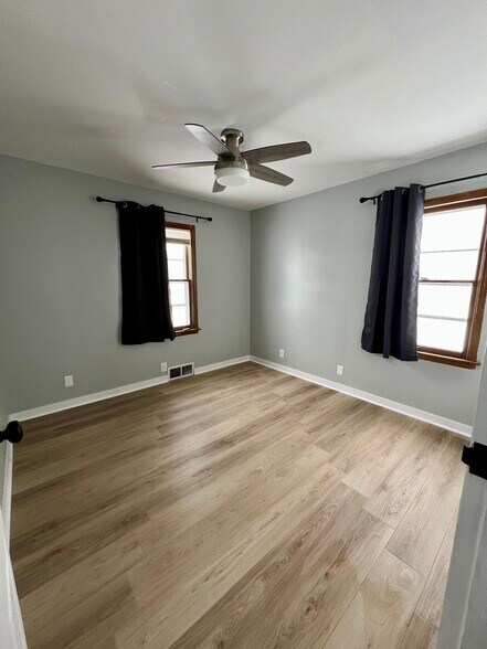 Building Photo - 3808 S 48th St