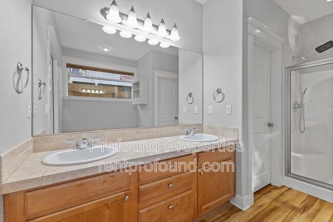 Building Photo - 7909 SW Oviatt Dr